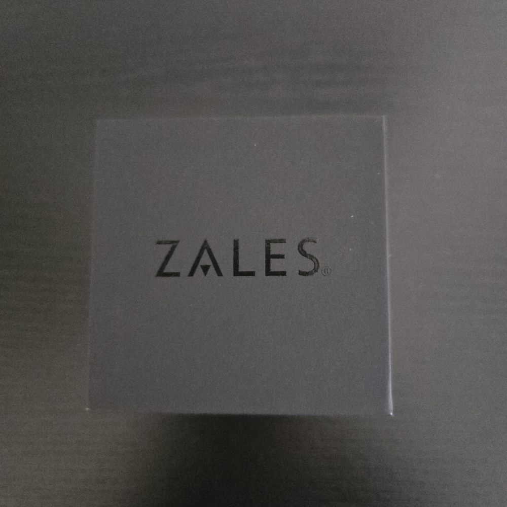 Zales Sleek Black Gift Box